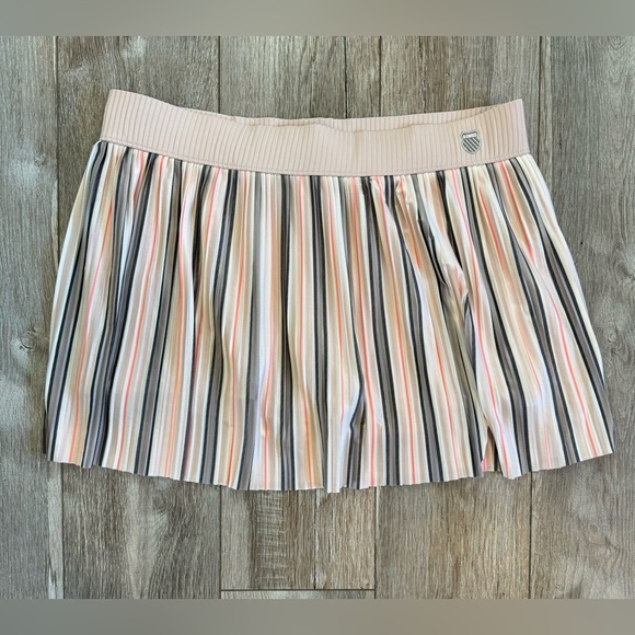K-SWISS~ Women's Cut Above 14 Inch Pleated Tennis‎ Skort with Pockets Size Large - Picture 2 of 8